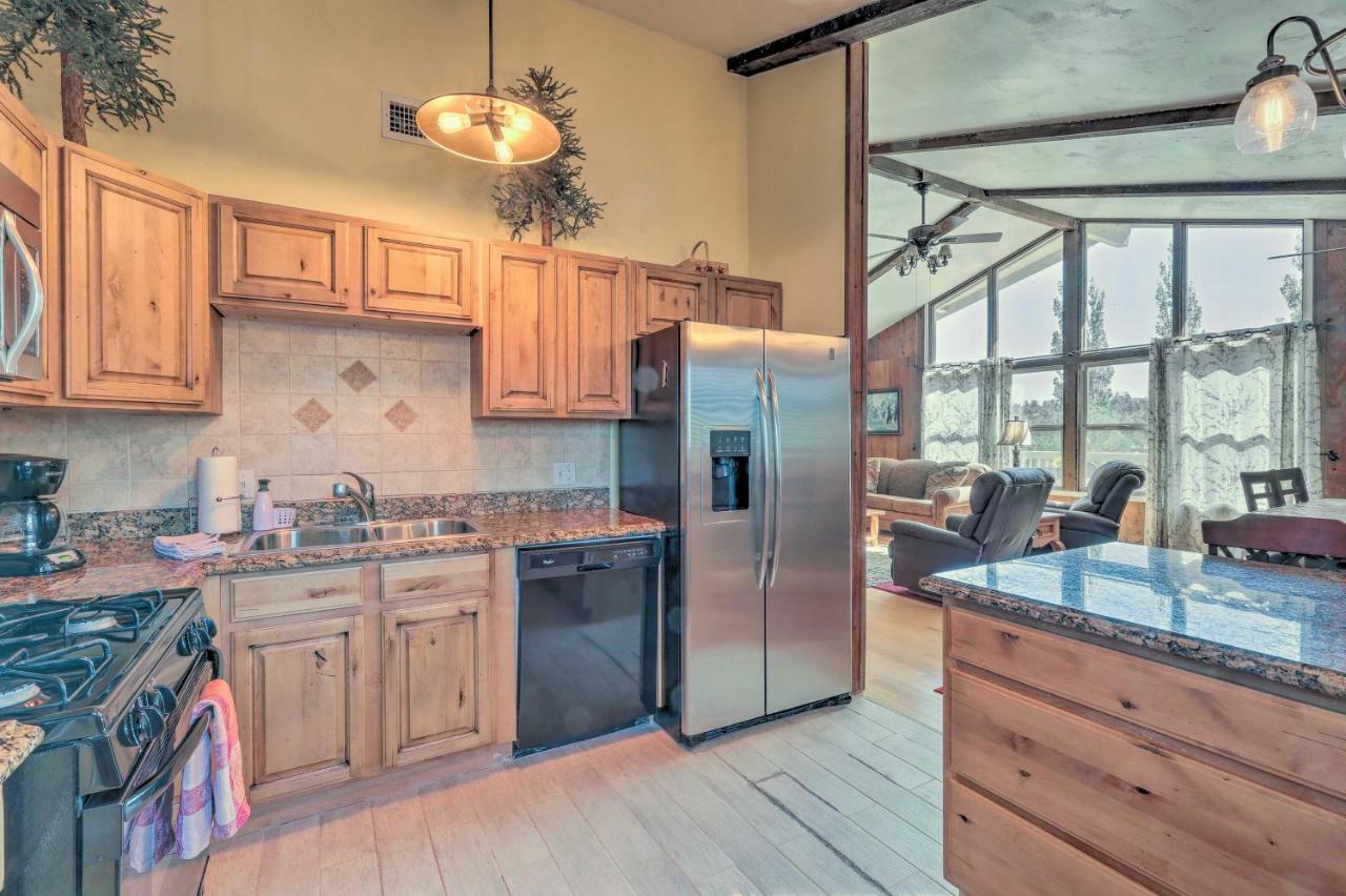Flagstaff Townhome - Walk To Country Club And Pools! Exterior photo